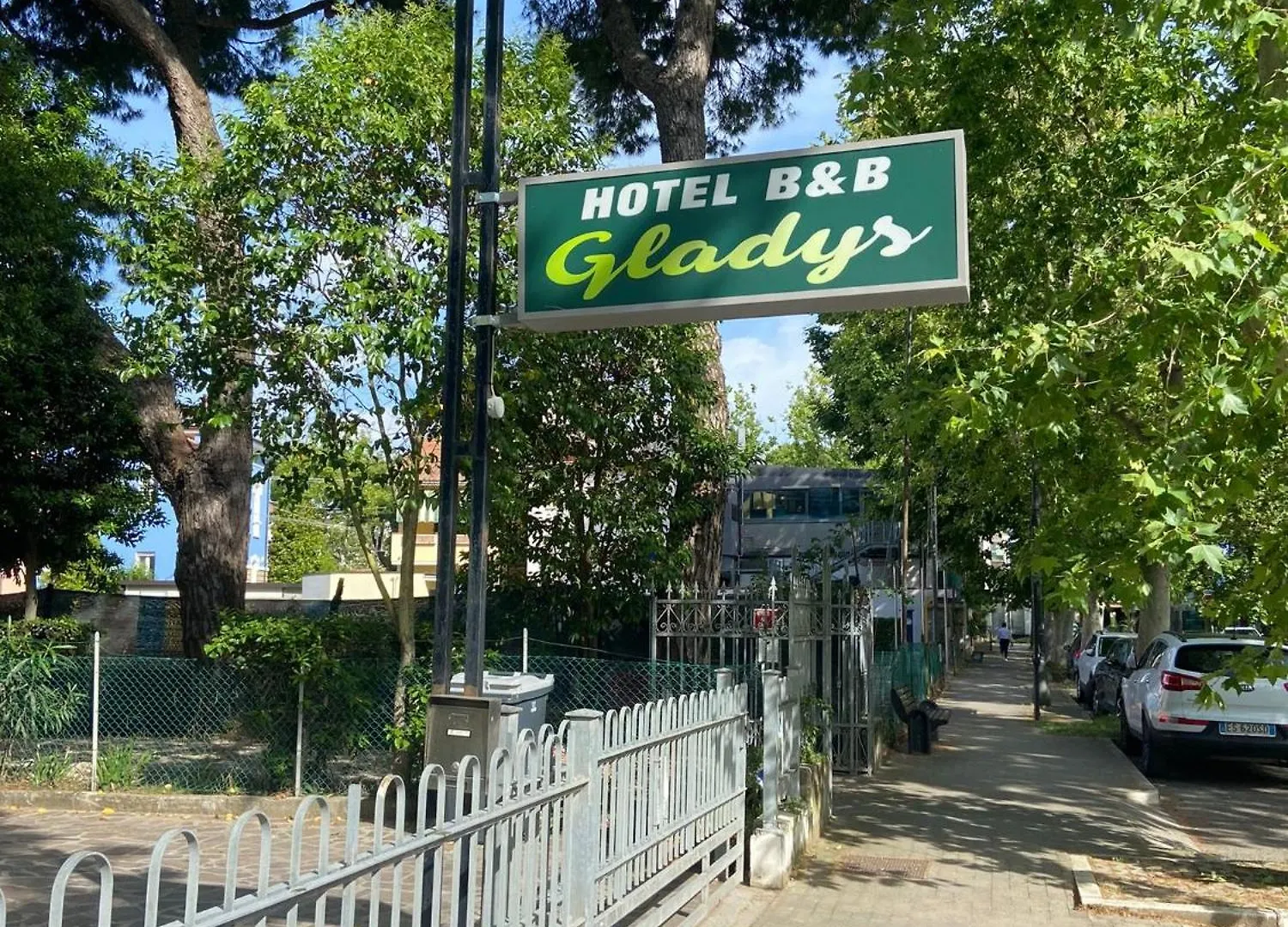 Hotel Gladys 체제나티코